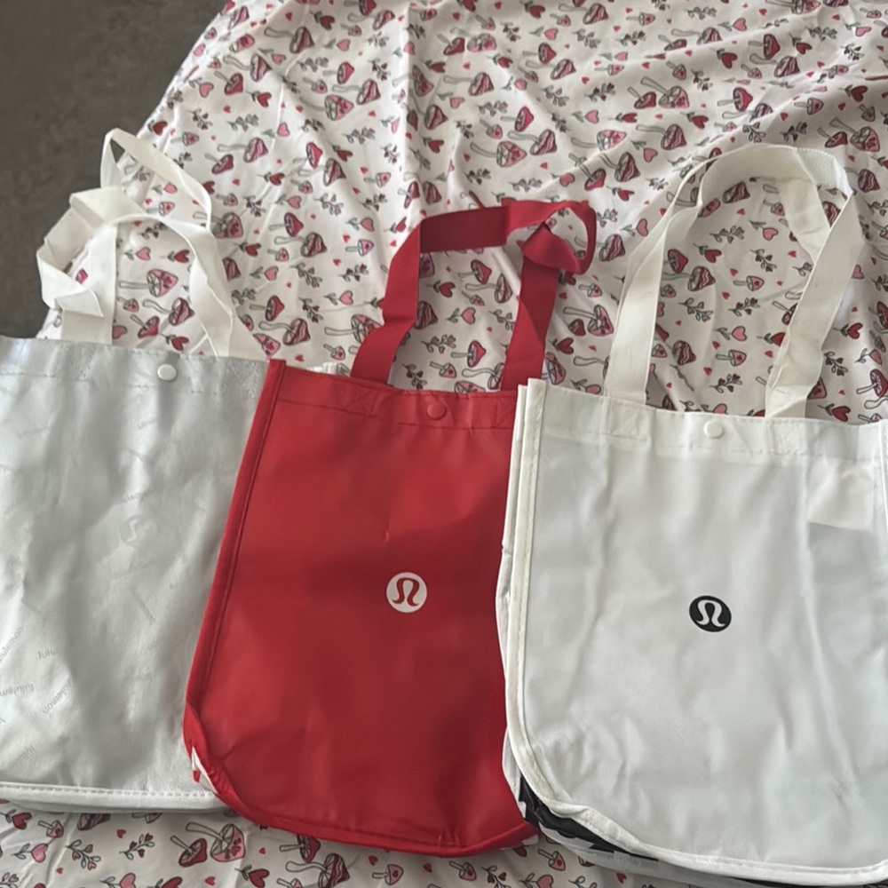 Lululemon reusable bags